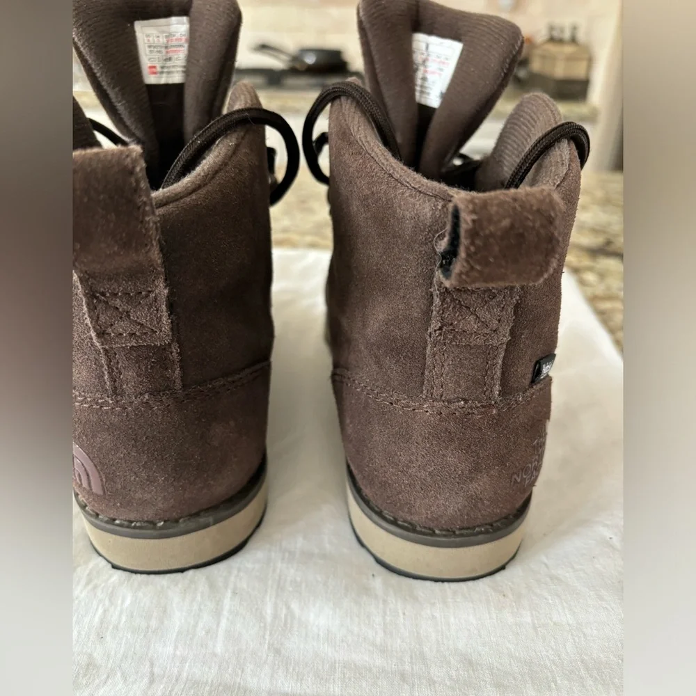 The North Face. HydroSeal waterproof boots. Size 4. Very‎ good condition
